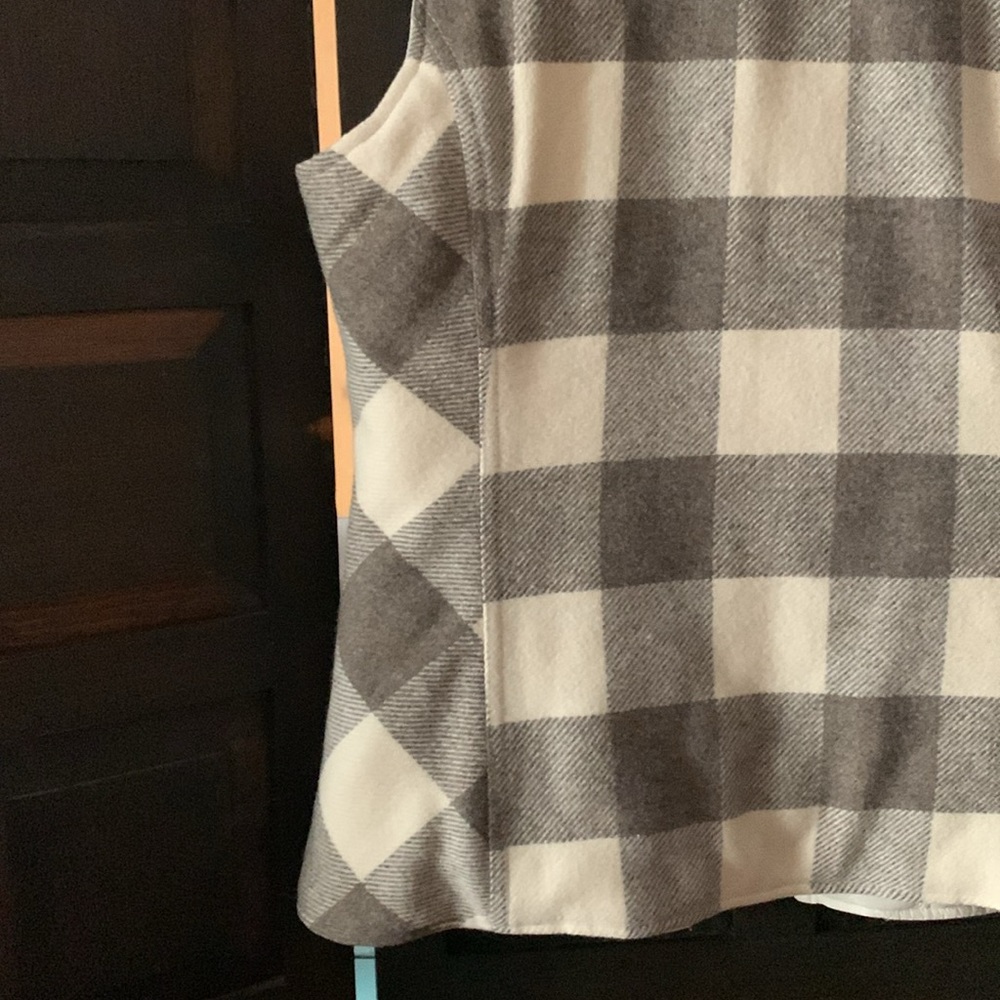 Pendleton Women’s Medium Reversible Puffer Vest. … - image 6